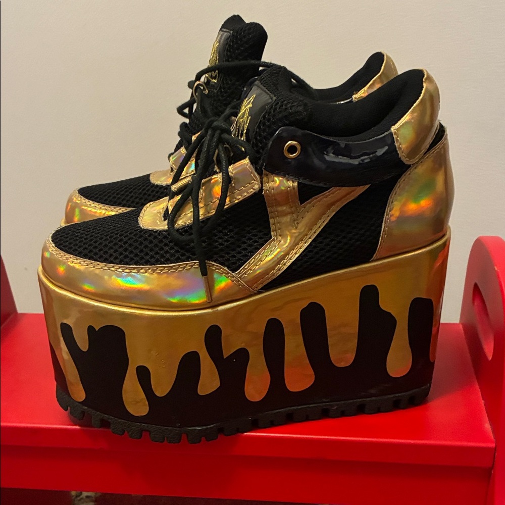 YRU RAVE FESTIVAL Gold and Black Flame Platform Sneakers size 6